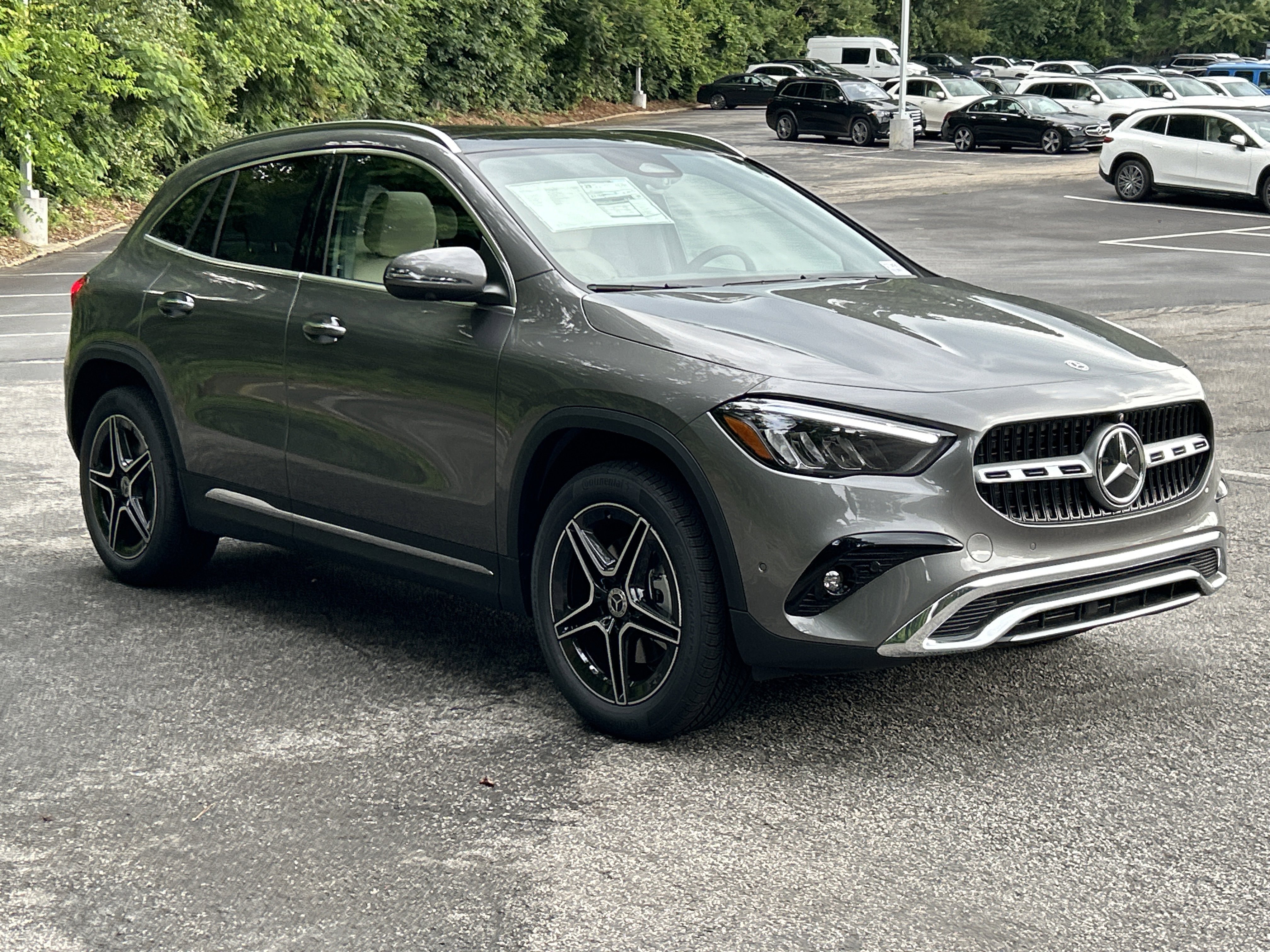 New 2026 Mountain Grey Metallic Mercedes-Benz GLA 250 SUV image 4