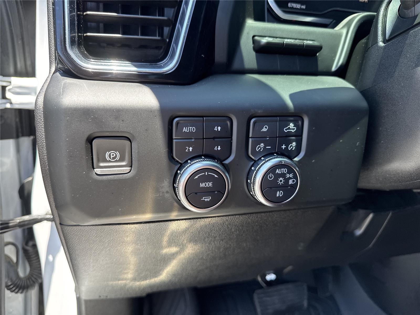 Used 2024 White Frost Tricoat GMC Denali Ultimate image 20