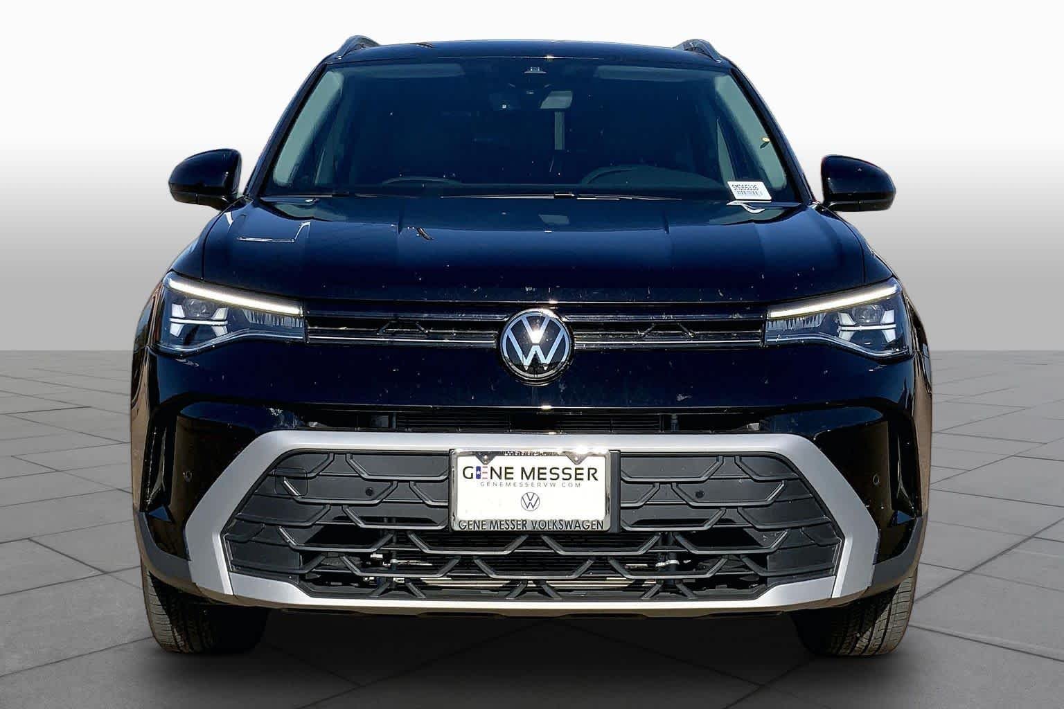 Used 2025 Deep Black Pearl Volkswagen SE image 4