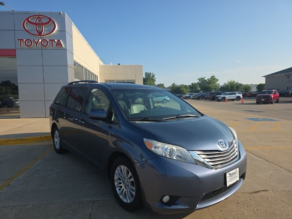 Used 2015 Blue Toyota XLE image 2