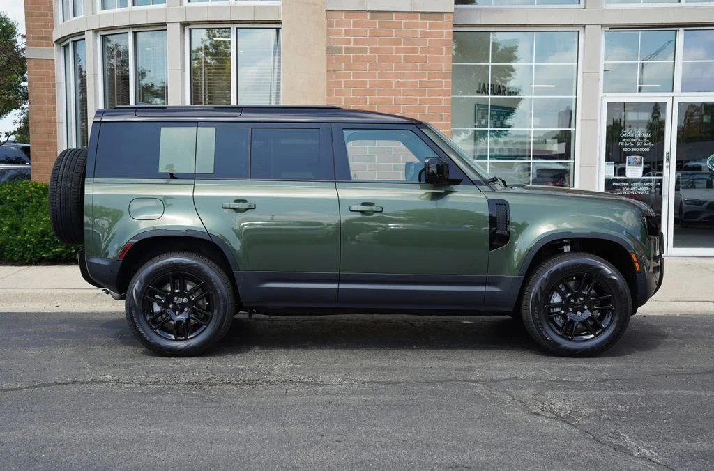 New 2026 Woolstone Green Land Rover S image 8