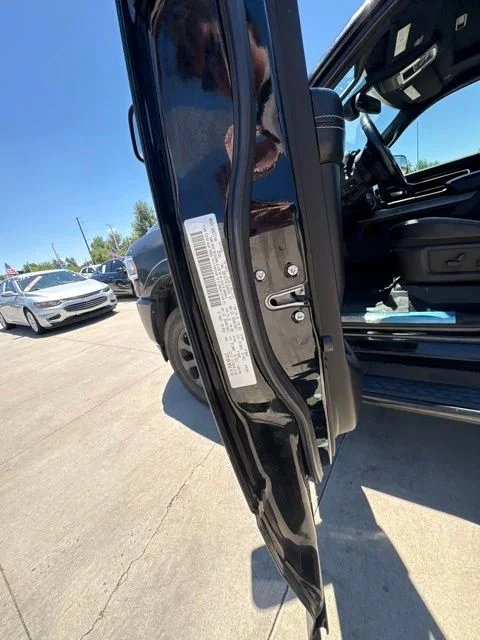 Used 2020 Diamond Black Ram Laramie image 13