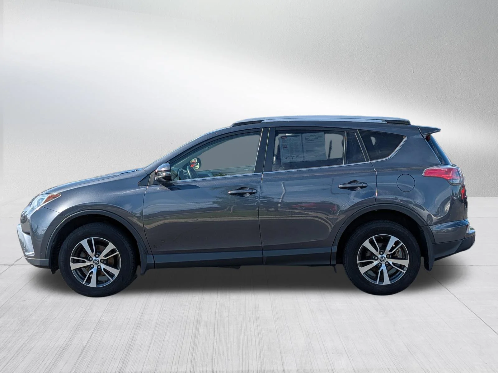 Used 2017 Magnetic Gray Metallic Toyota XLE image 4