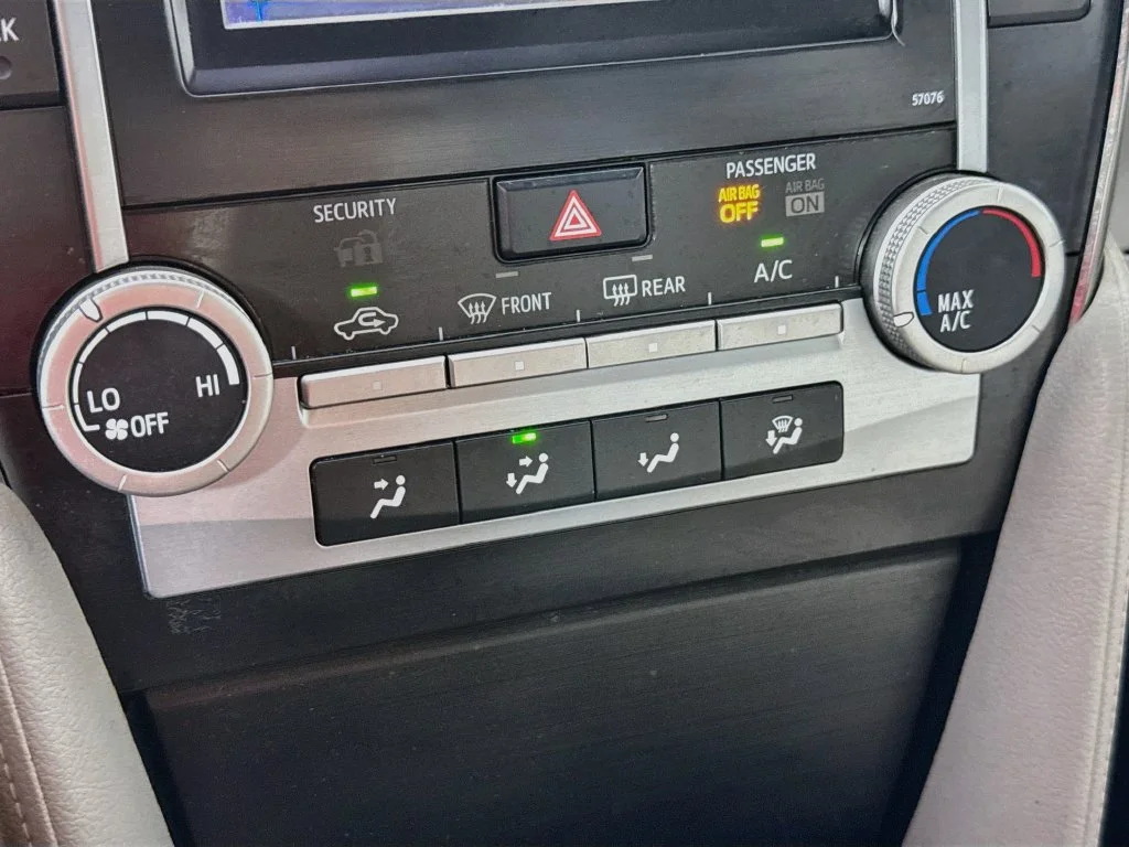 Used 2013 Gray Toyota LE image 16