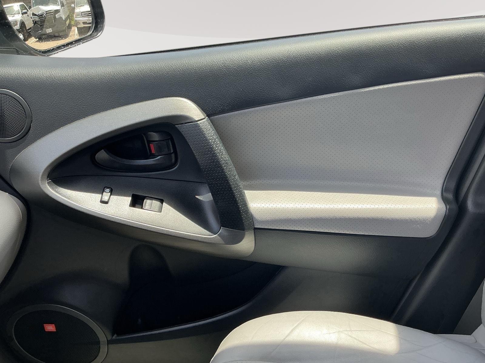 Used 2011 Classic Silver Metallic TOYOTA Limited image 5
