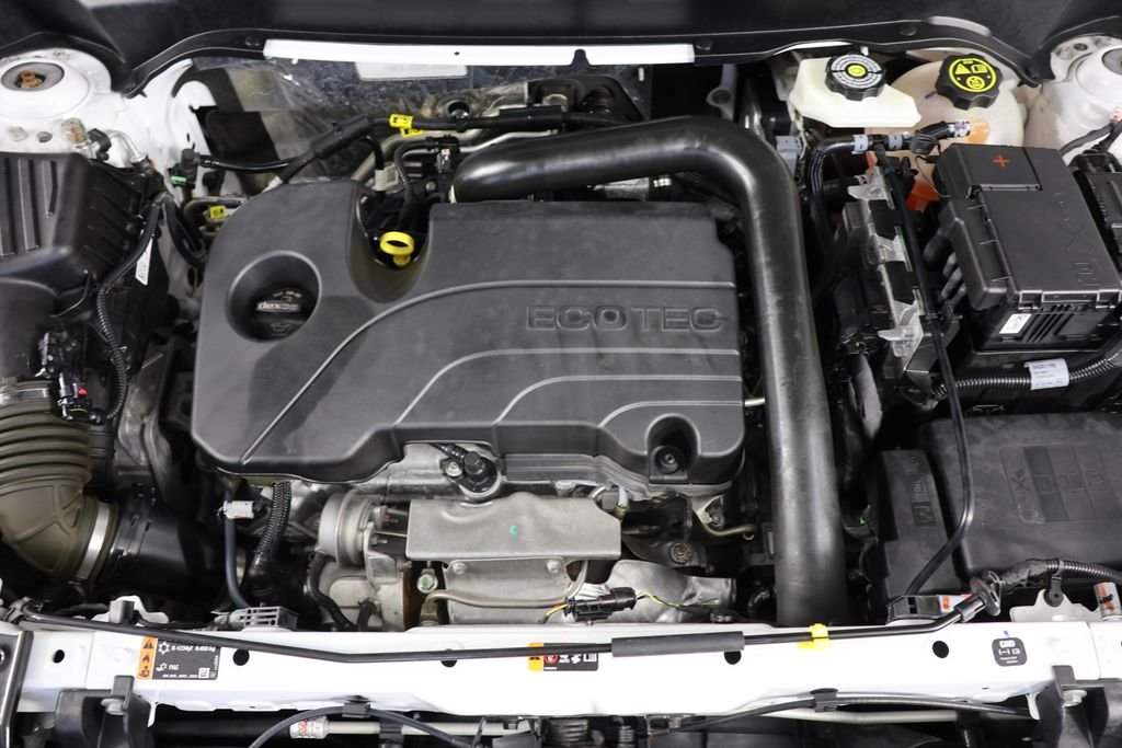 Used 2023 White GMC SLE image 23