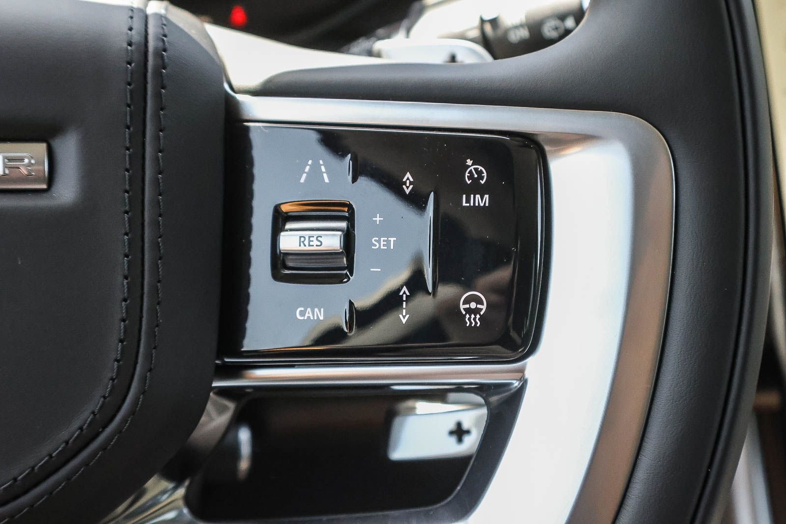 New 2026 Carpathian Grey Land Rover SE image 30