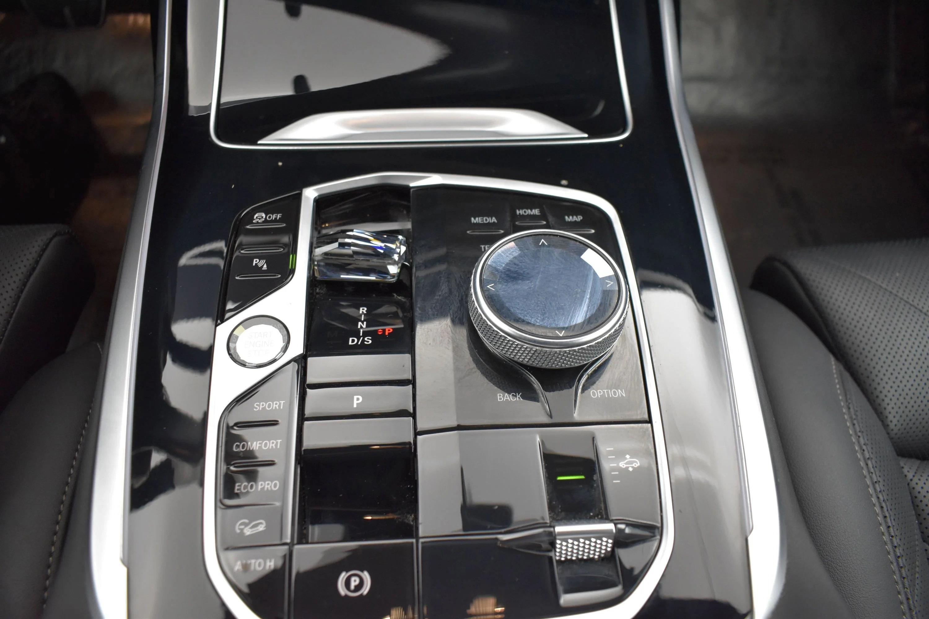 Used 2024 Skyscraper Grey Metallic BMW xDrive40i image 10