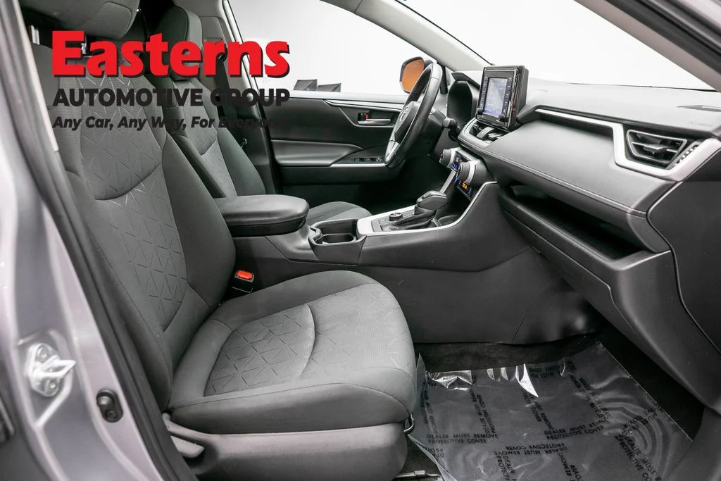 Used 2021 Silver Toyota XLE image 25