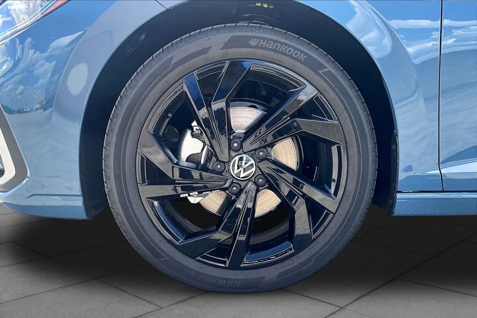 New 2027 Monterey Blue P Volkswagen 1.8T SE image 11