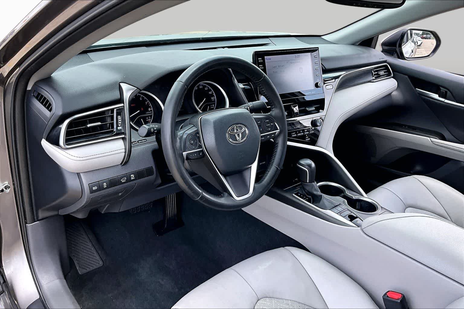 Used 2024 Predawn Gray Mica Toyota XLE image 18