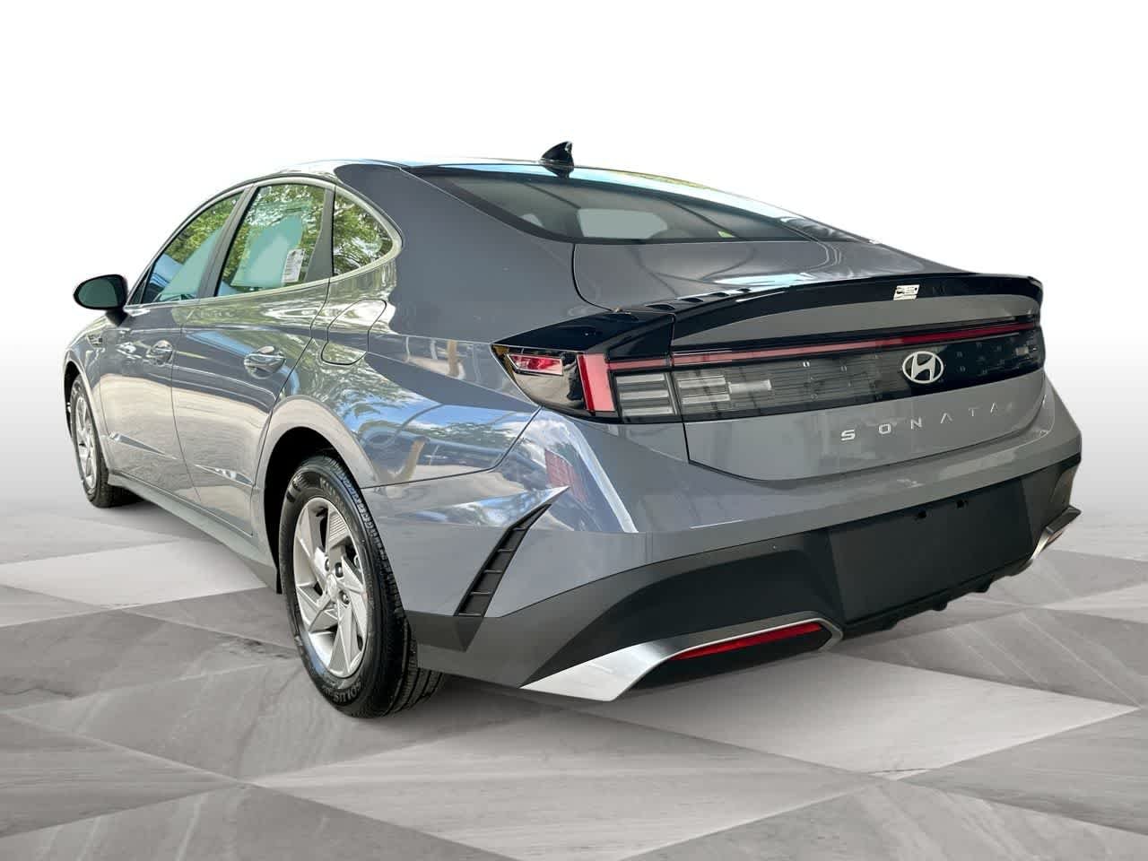 Used 2026 Transmission Blue Hyundai SE image 6