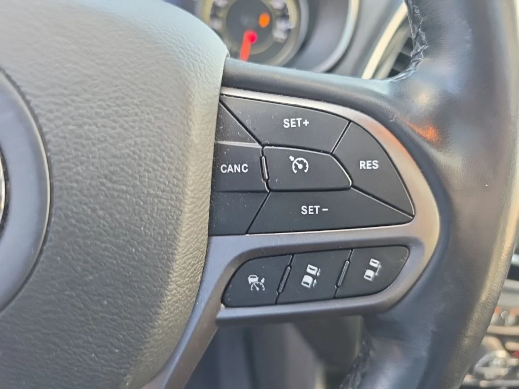 Used 2021 Silver Jeep Limited image 28