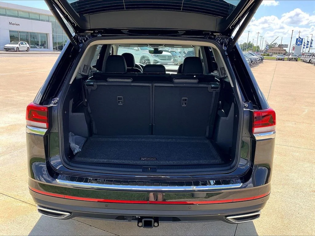 New 2026 Black Volkswagen SE w/Technology image 15