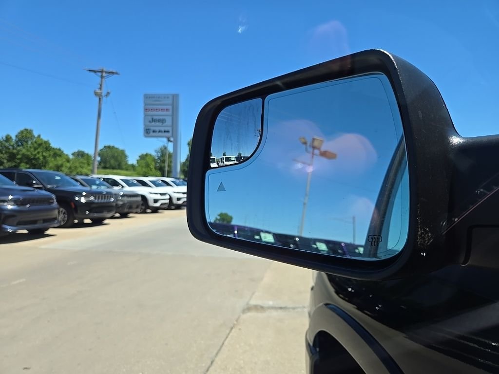 New 2026 Diamond Black Crystal Pearl-Coat Exterior Paint RAM Big Horn/Lone Star image 35