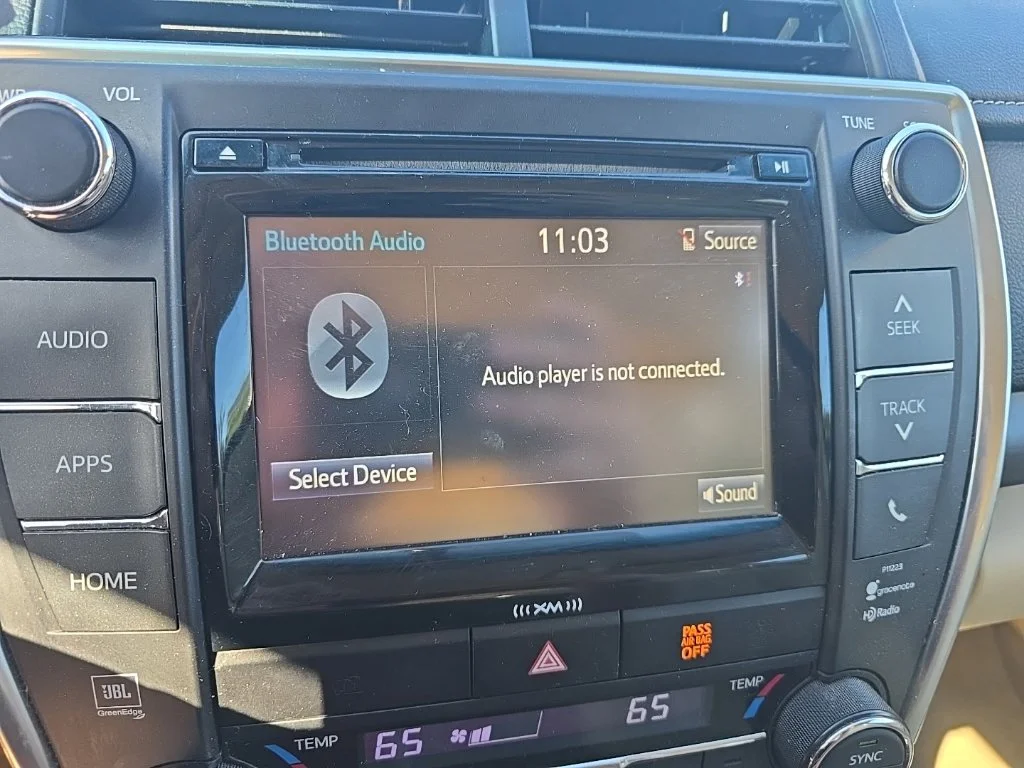 Used 2017 White Toyota XLE image 18