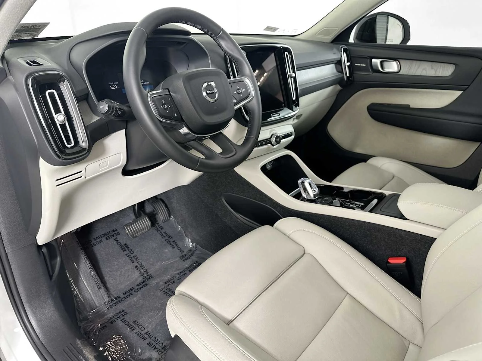 Certified Used 2025 Crystal White Volvo Plus image 9