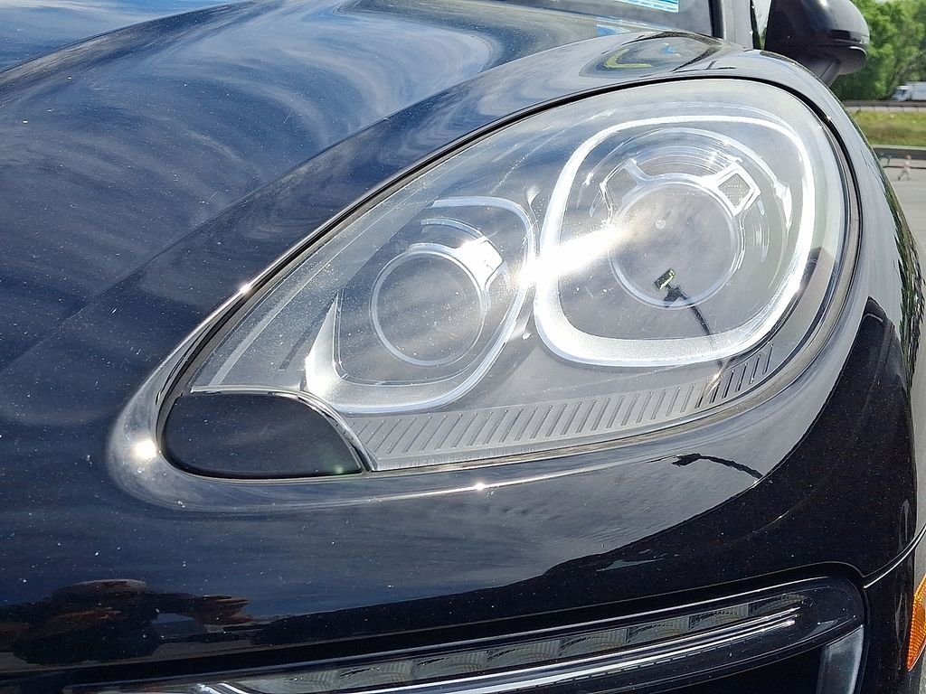 Used 2018 Black Porsche Base image 9