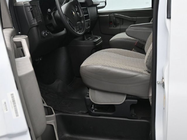 2024 Chevrolet Express Passenger LT - Photo 16