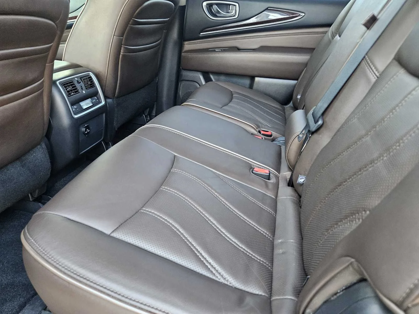 Used 2014 Moonlight White INFINITI  image 21