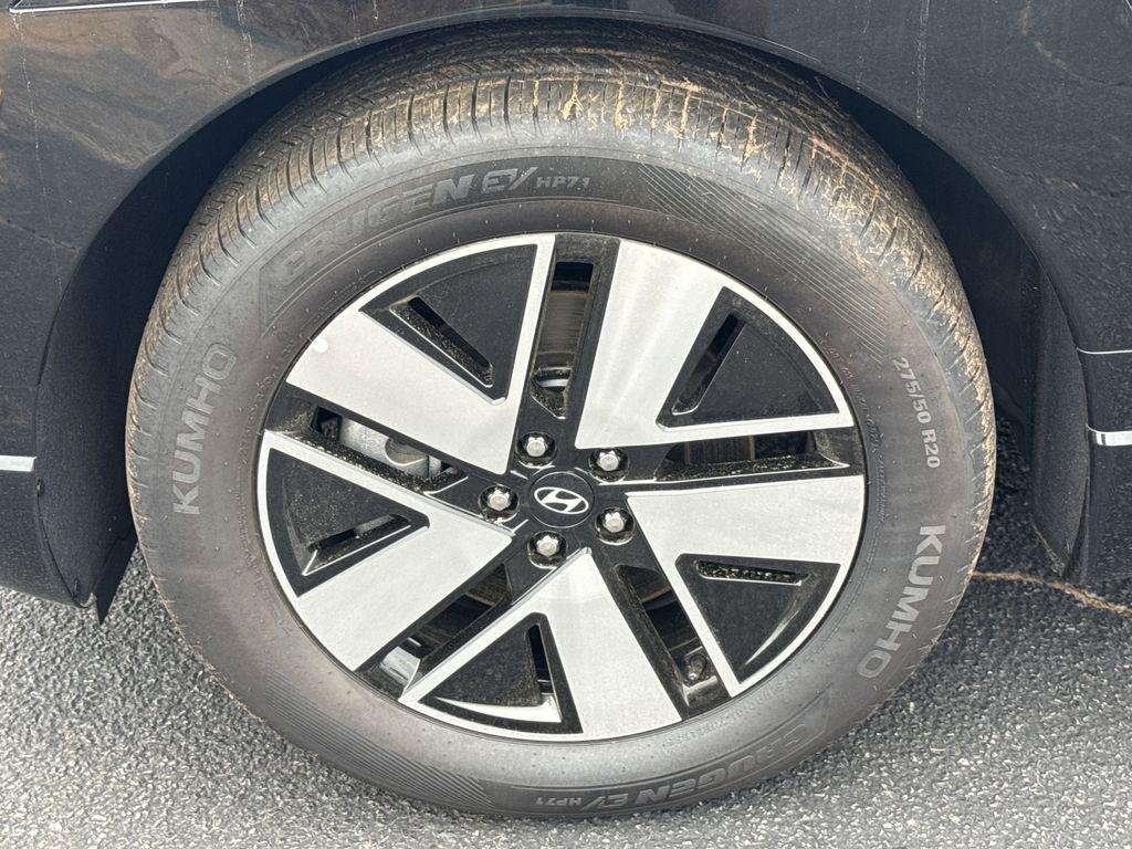 New 2026 Black Hyundai SEL image 11
