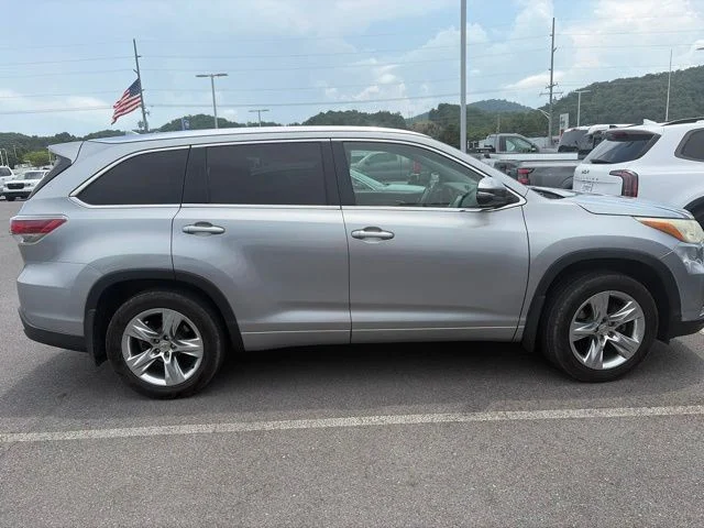 Used 2015 Silver Toyota Limited Platinum V6 image 3