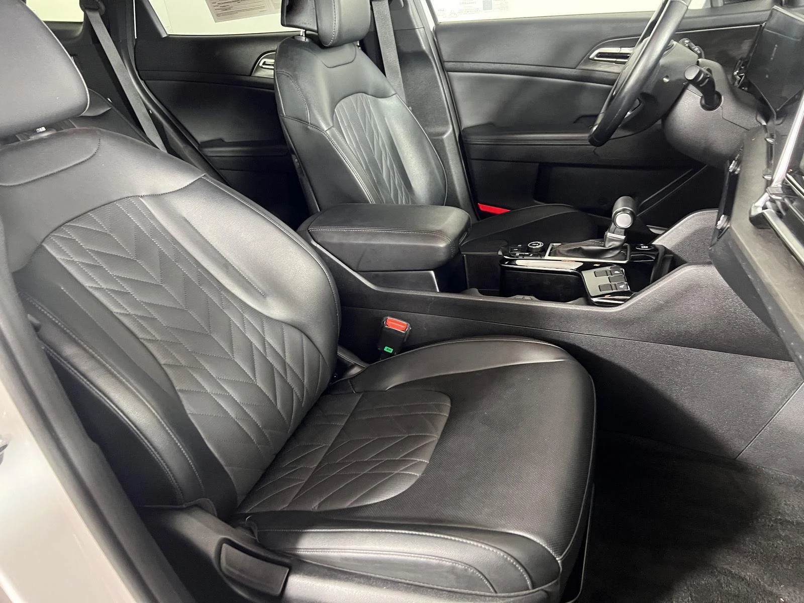 Used 2025 Glacial White Pearl Kia X-Line image 25