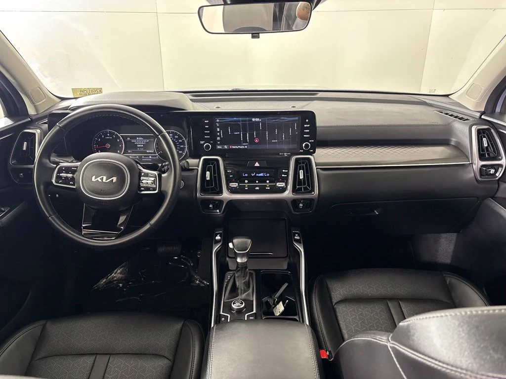 Used 2023 Silver Kia S image 39