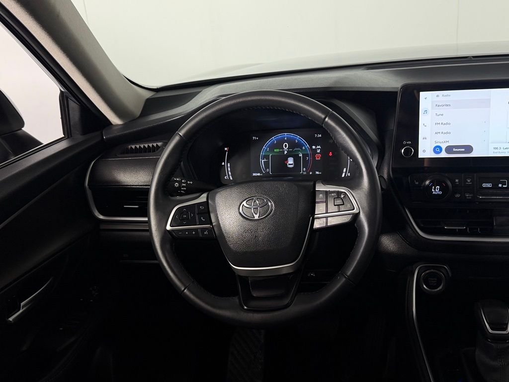 Used 2024 Cloud Toyota XLE image 13