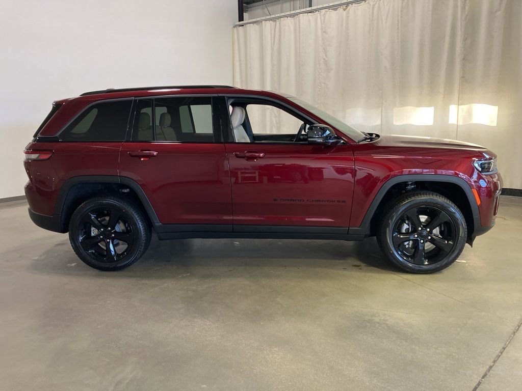 New 2026 Velvet Red Pearl-Coat Exterior Paint Jeep Limited image 23