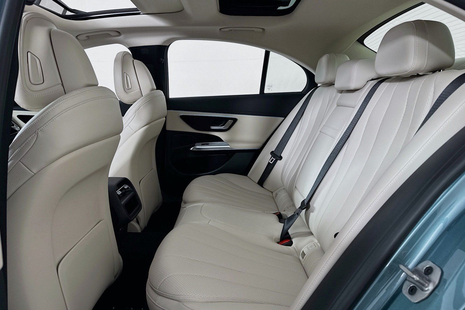 New 2026 Verde Silver Metallic Mercedes-Benz E 450 4MATIC® Sedan image 7
