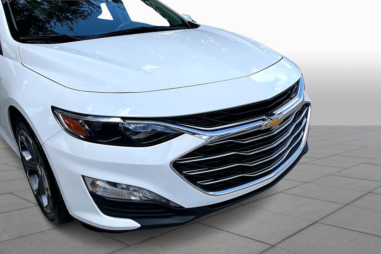 Used 2024 Summit White Chevrolet LT image 29