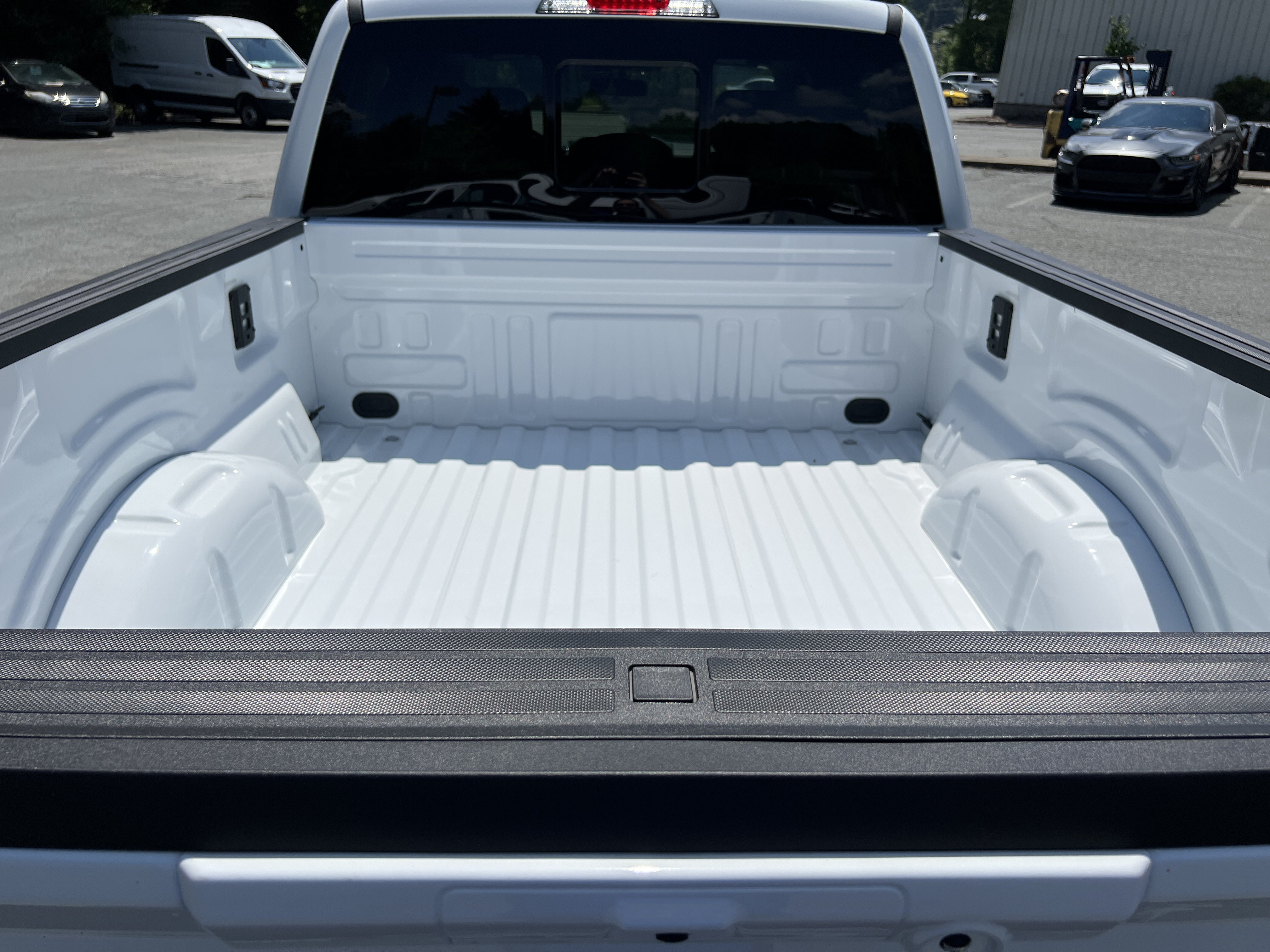 New 2026 Oxford White Ford XLT image 23