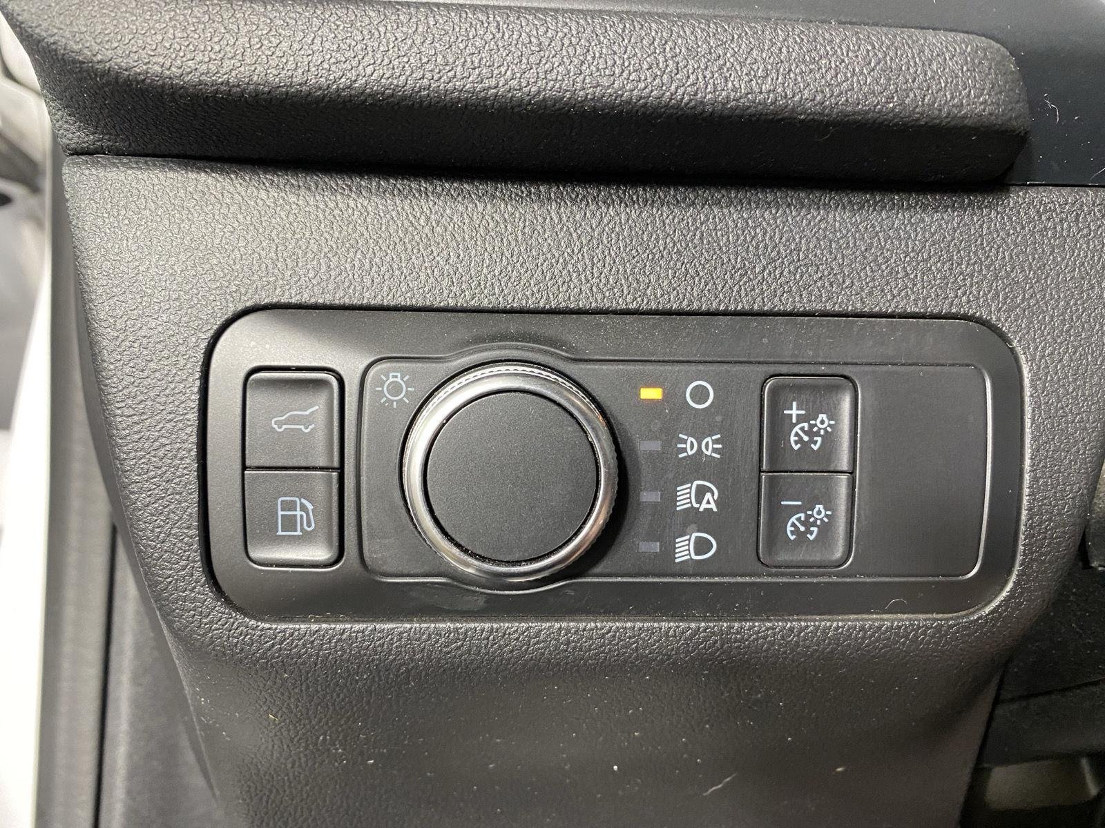 Used 2022 Oxford White Ford SE Hybrid image 23