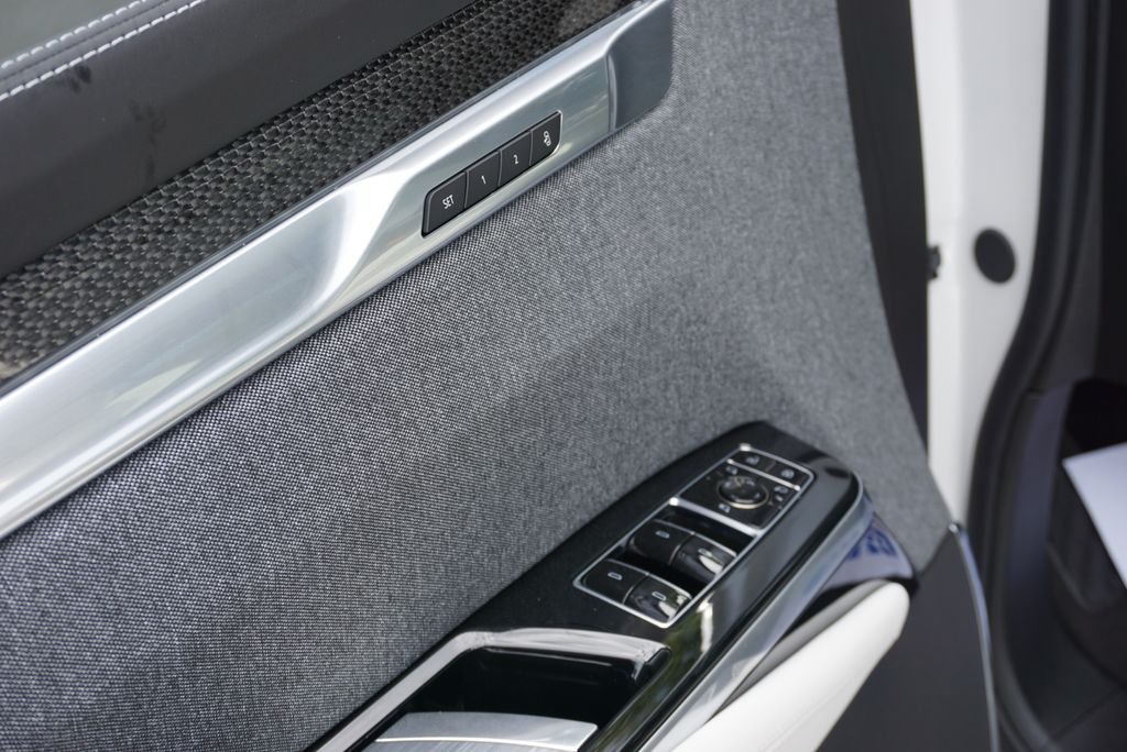 Used 2025 Crystal White Cadillac V-Series image 18