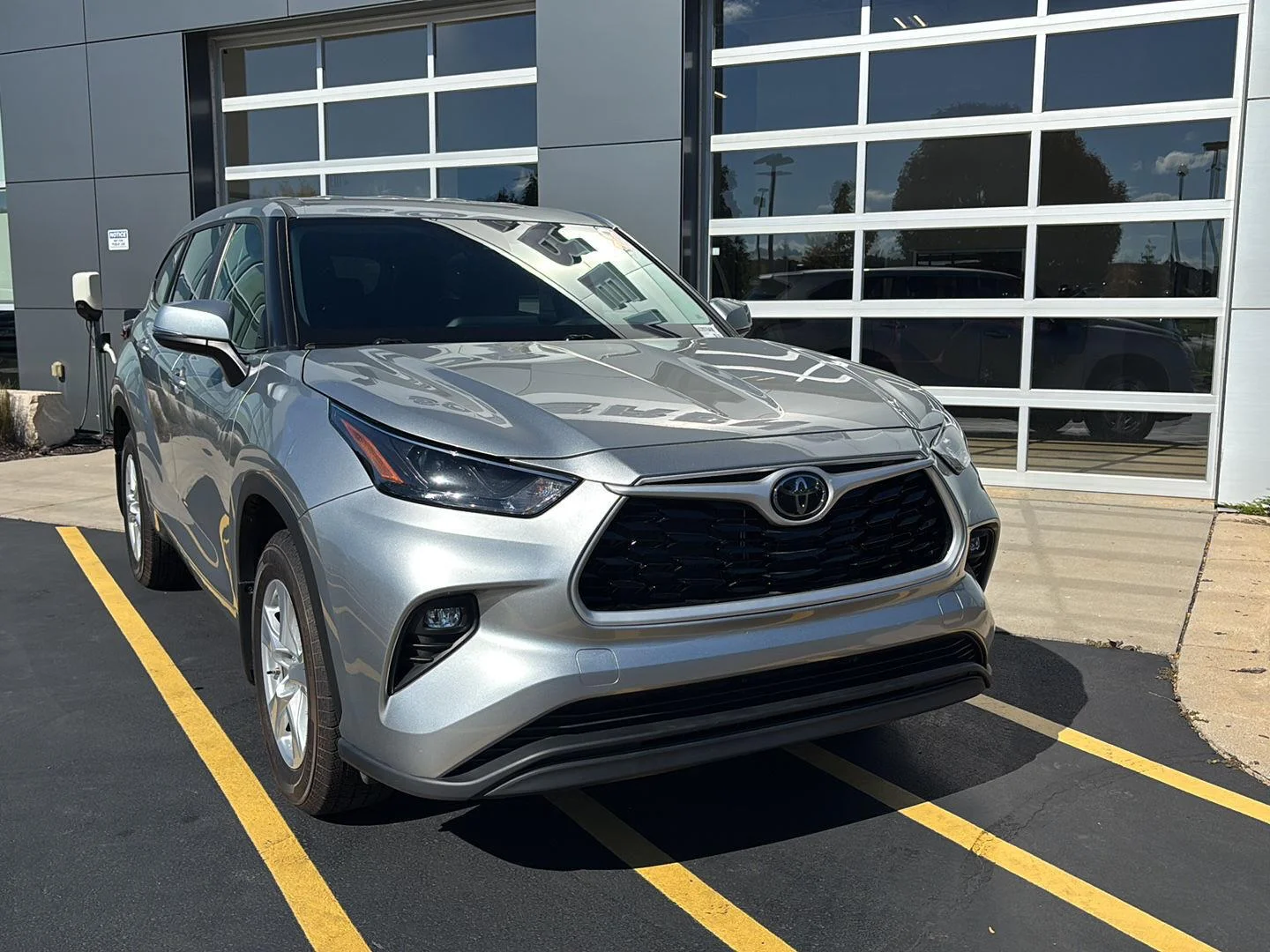 Certified Used 2025 Celestial Silver Metallic Toyota LE image 4