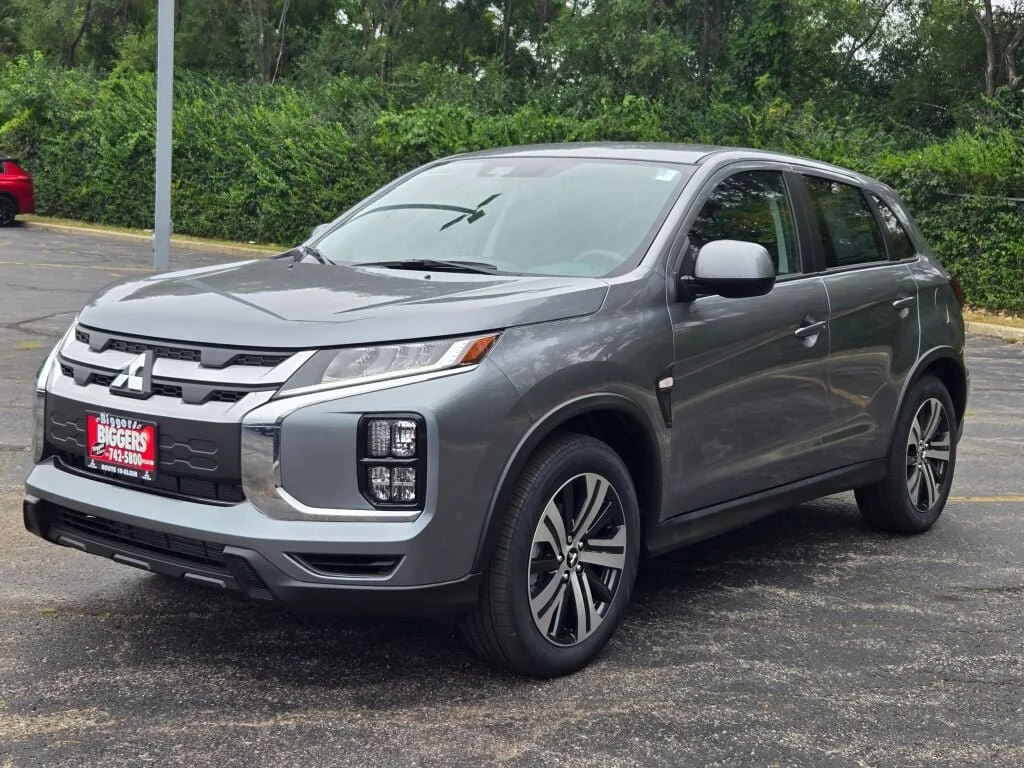 New 2027 Gray Mitsubishi 2.0 ES AWC image 3