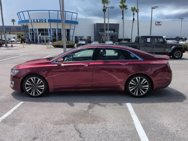 Used 2019 Red Lincoln Reserve image 7