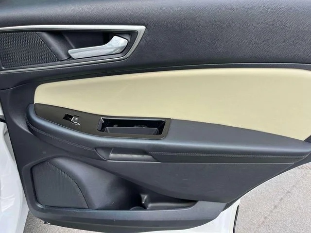 Used 2015 White Platinum Clearcoat Metallic Ford SEL image 20