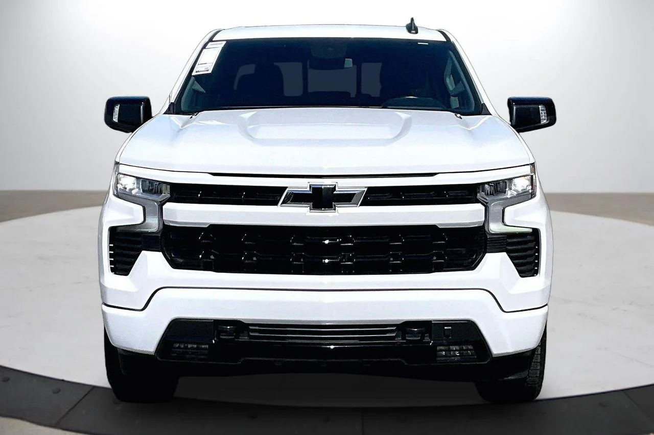 Used 2023 White Chevrolet RST image 3