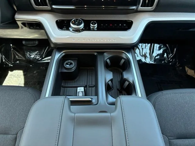 New 2027 Star White Metallic Tri-Coat Ford Active image 13