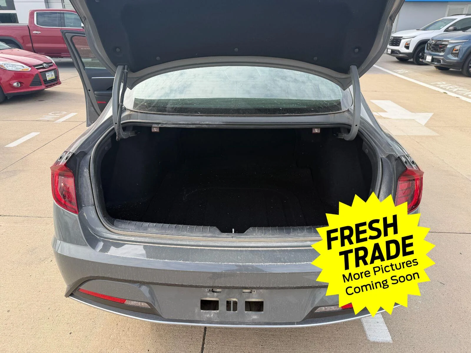 Used 2022 GRAY HYUNDAI  image 9