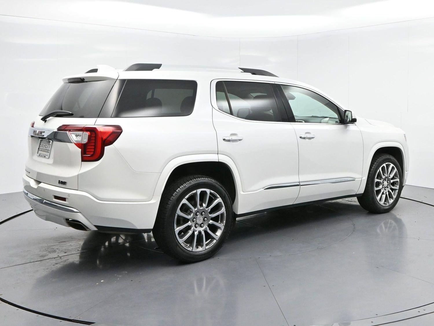 Used 2023 White Frost Tricoat GMC Denali image 7