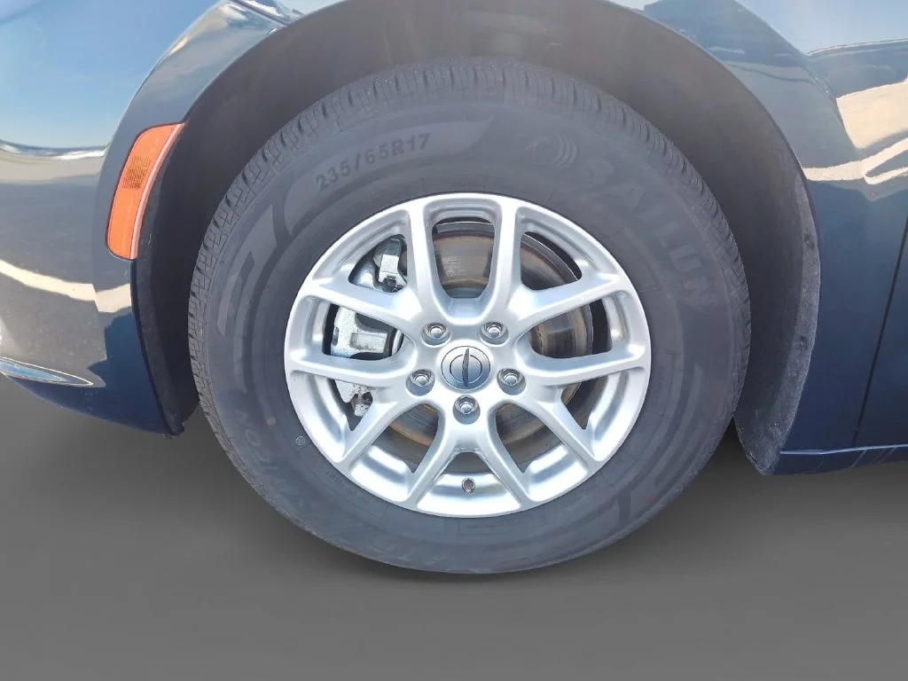 Used 2025 Blue Chrysler Select image 15