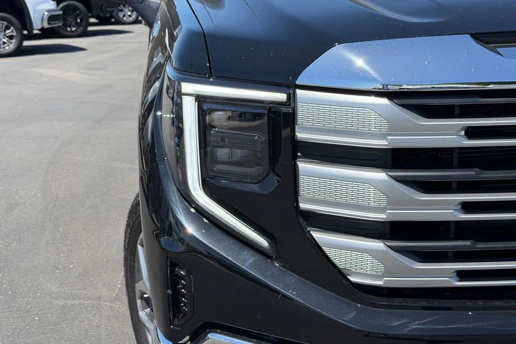 New 2026 Onyx Black GMC SLE image 4