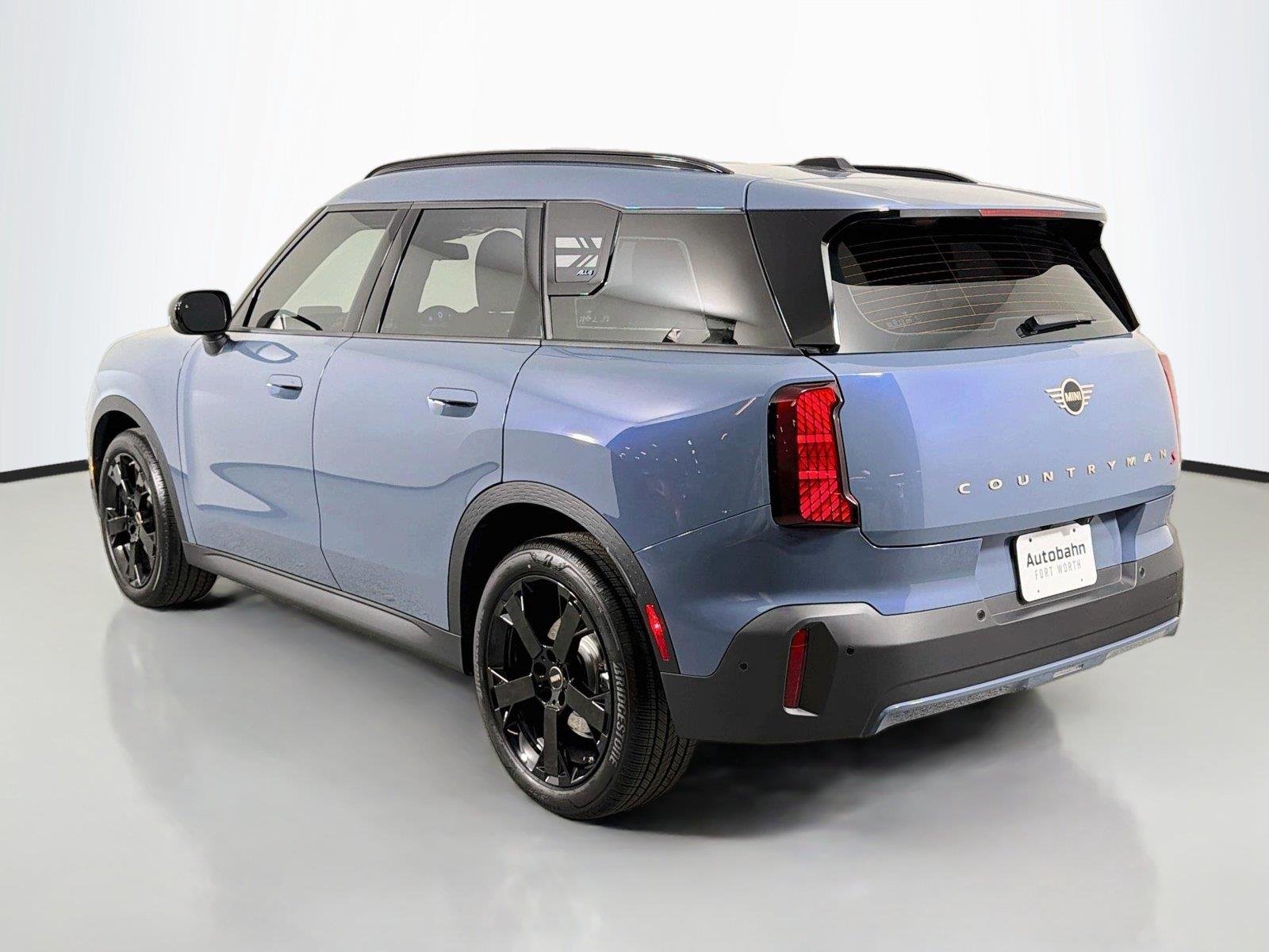 New 2027 Slate Blue Metallic MINI Signature Plus image 7