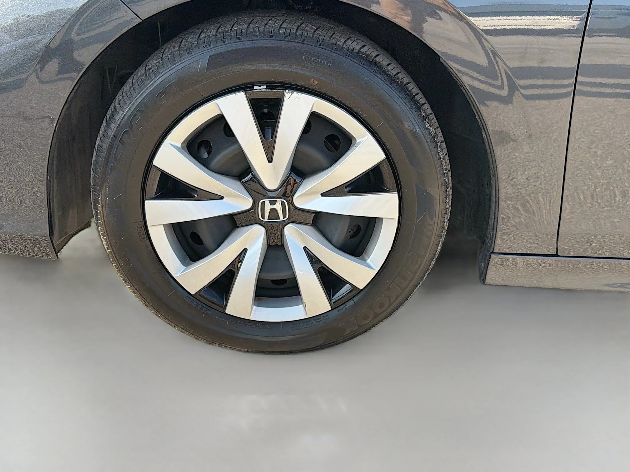 Used 2025 Meteorite Gray Metallic Honda LX image 38