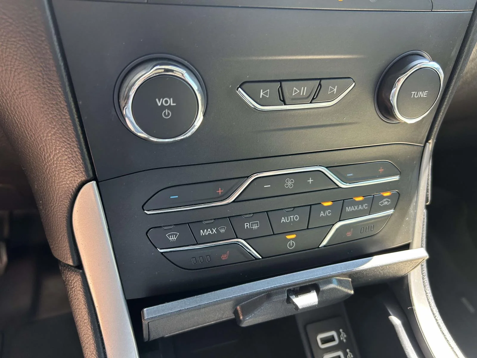 Used 2019 Silver Ford SEL FWD image 14