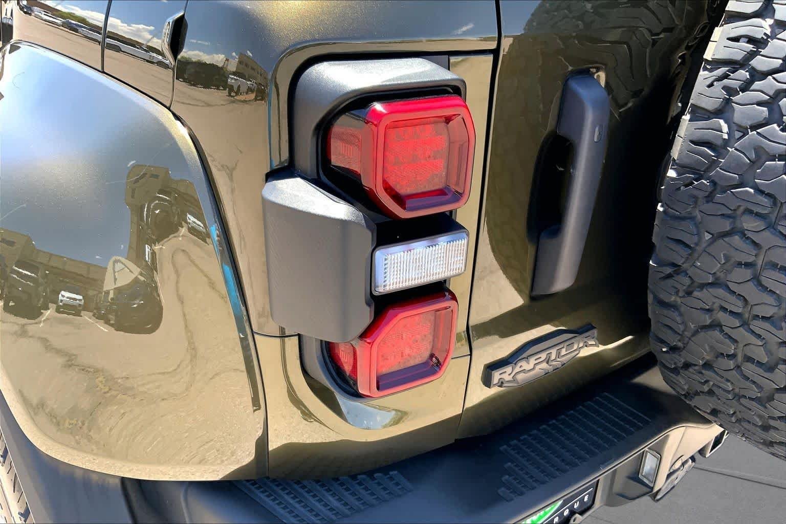 Used 2024 Shelter Green Metallic Ford Raptor image 28