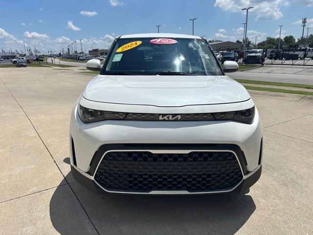 Used 2024 White Kia LX image 4